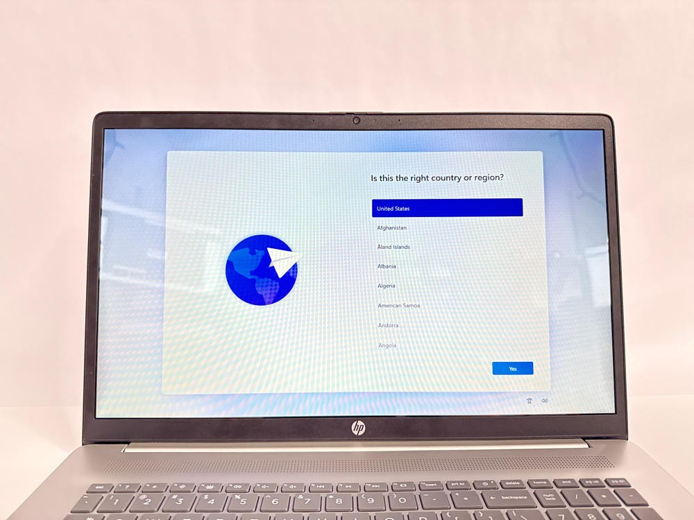 HP 17.3in Touchscreen Laptop i7 32GB RAM 2TB SSD Windows 11 Pro Silver