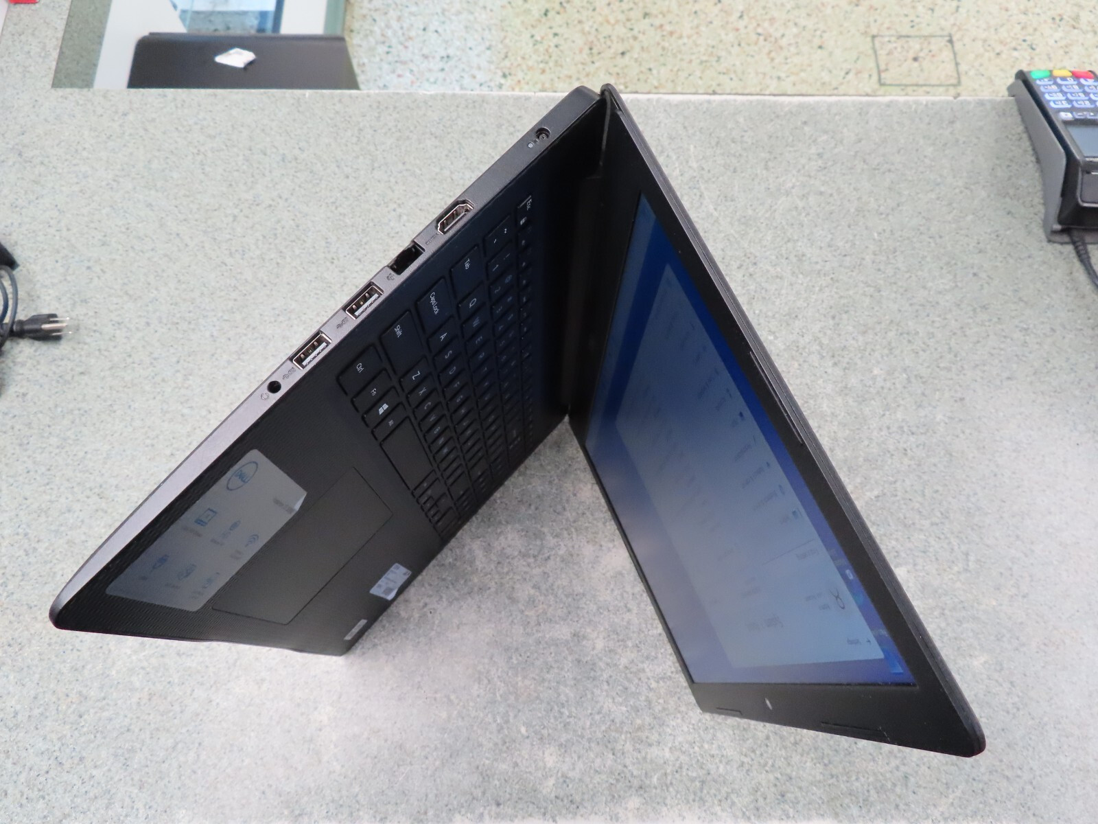 Dell Inspiron 3593 15.6″ Intel Core i3-1005G1 @ 1.20GHz – 4GB RAM