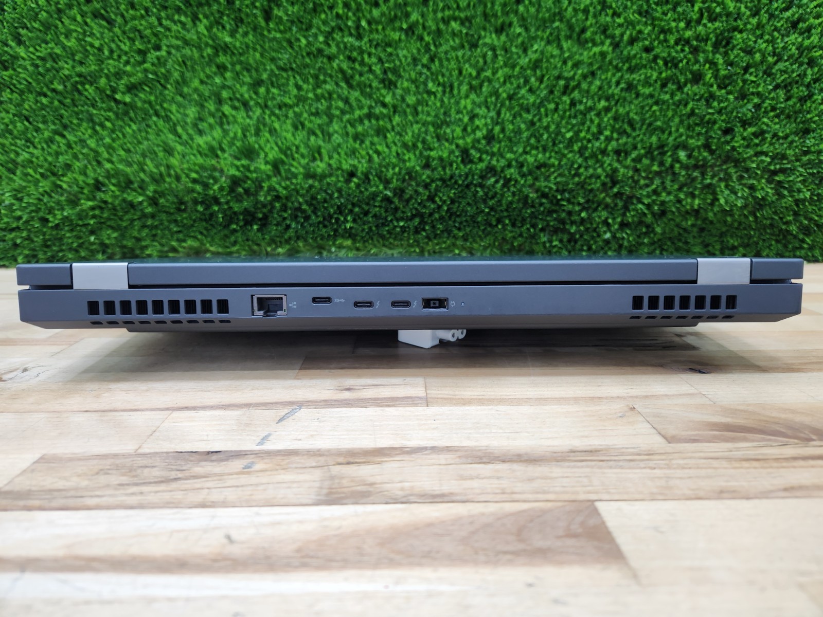 Lenovo ThinkPad P15 Gen 1 15.6″ FHD i7-10750H 32GB RAM Quadro T1000 Win 11 Pro ~