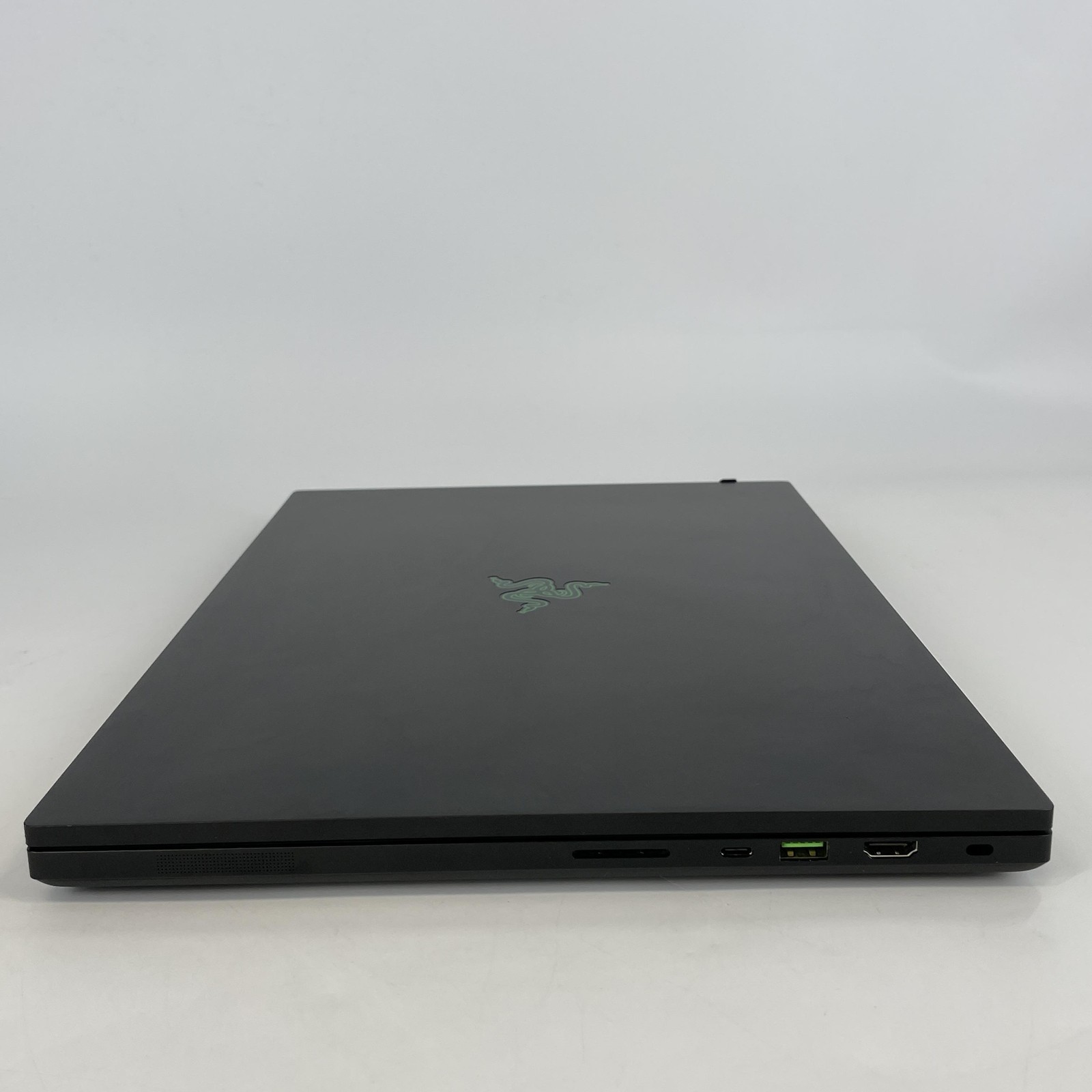 Razer Blade 18 240Hz QHD+ 2.2 GHz i9-14900HX 32GB 2TB SSD RTX 4090 Excellent