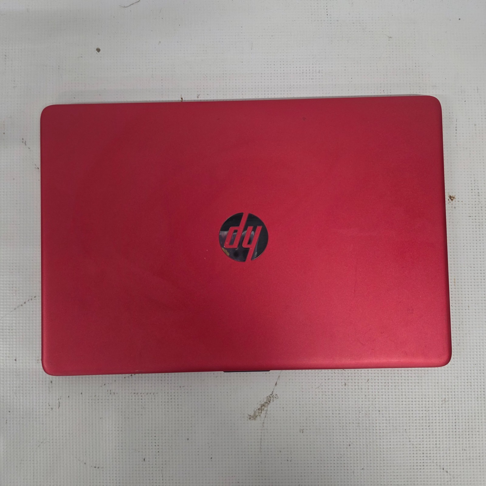 HP Laptop 15.6″ 15-DW0081WN Pentium Silver UHD 605 W11H 4GB 1.1GHz Red