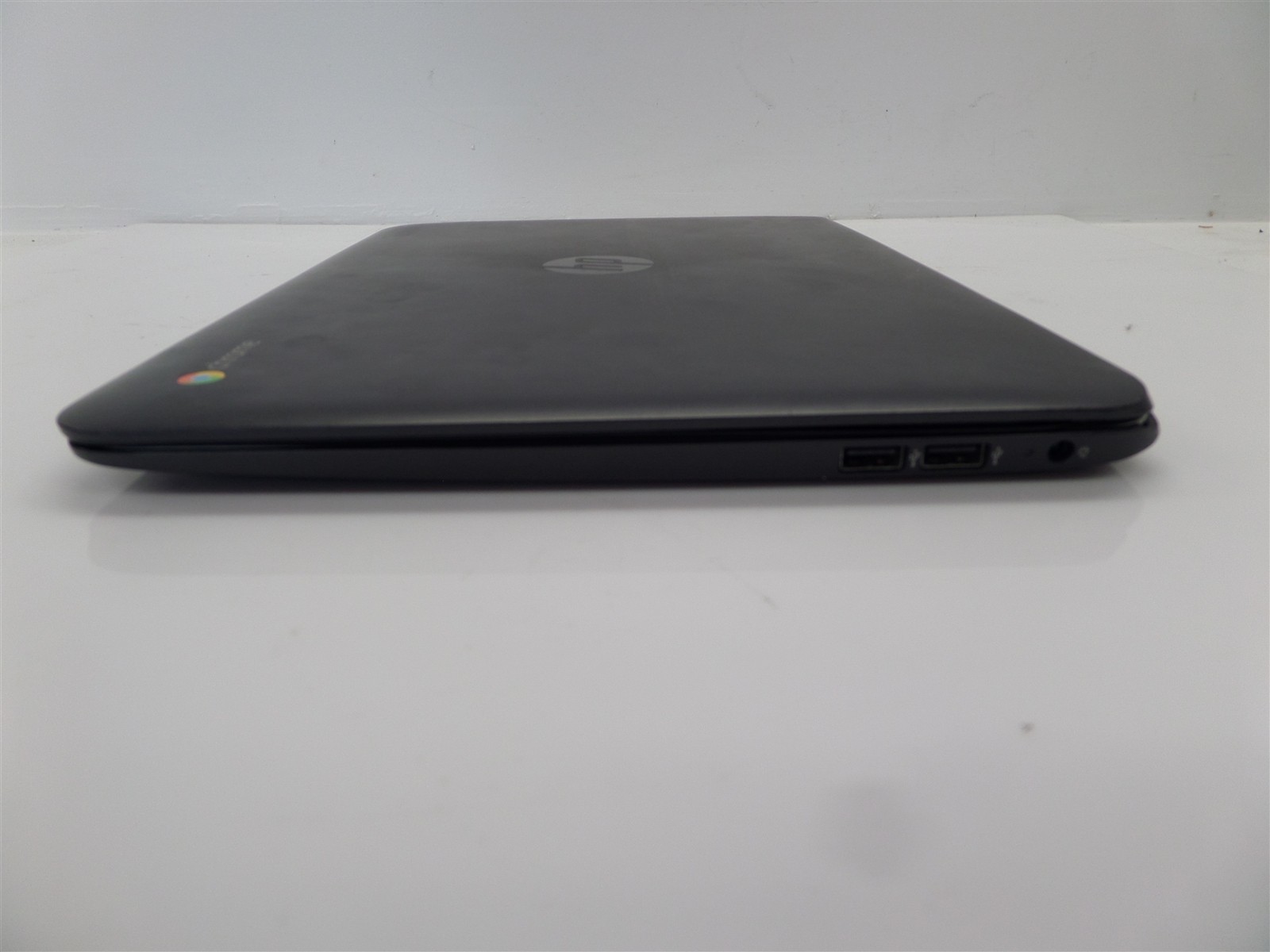 HP 14″ Chromebook 14 G4 32GB eMMC 4GB RAM N2840 CPU – Cracked Plastic Corner