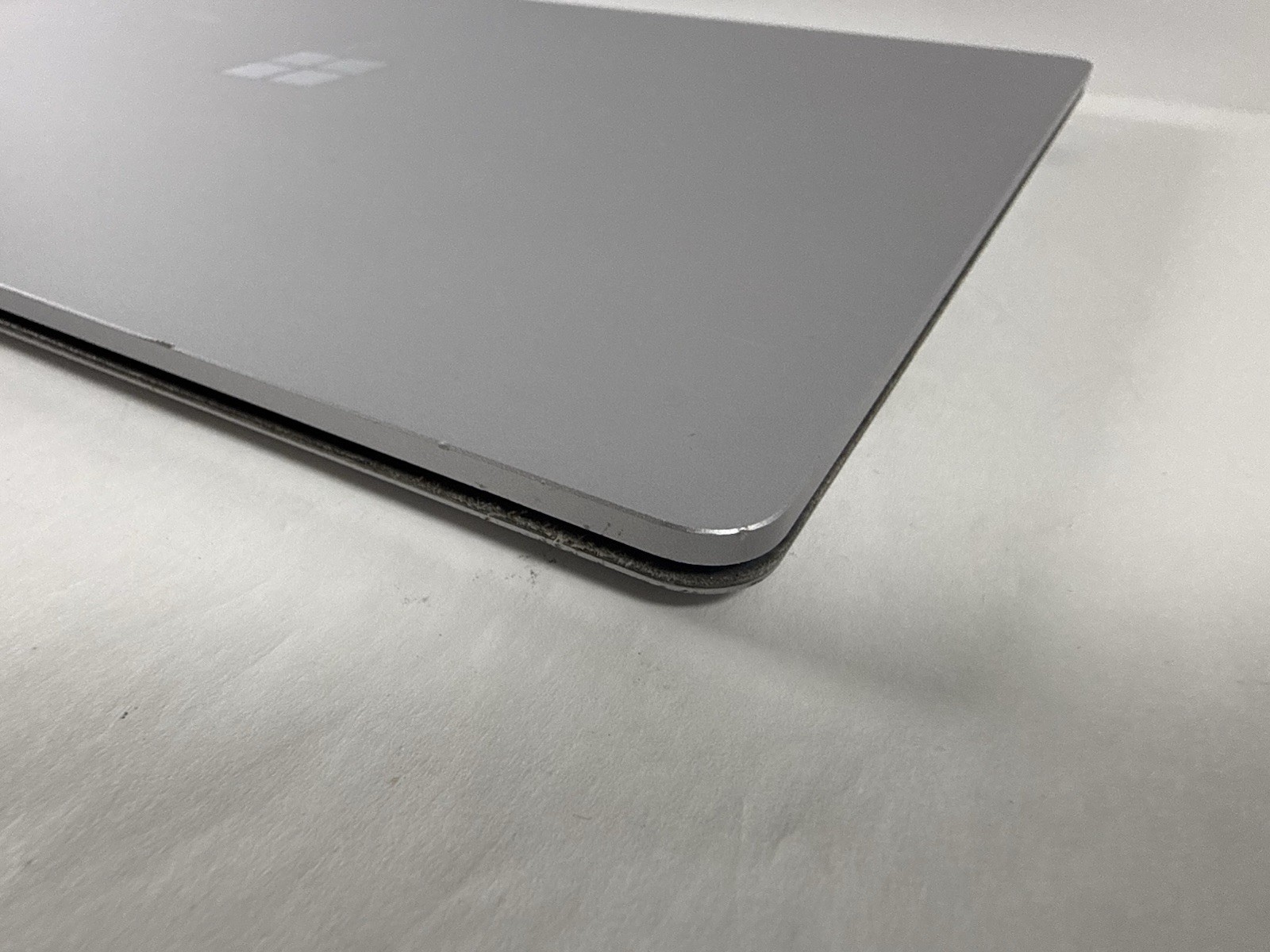 Microsoft Surface Laptop 5 13.5” 1950 Intel Core i7-1265U 16GB RAM 512GB NVME