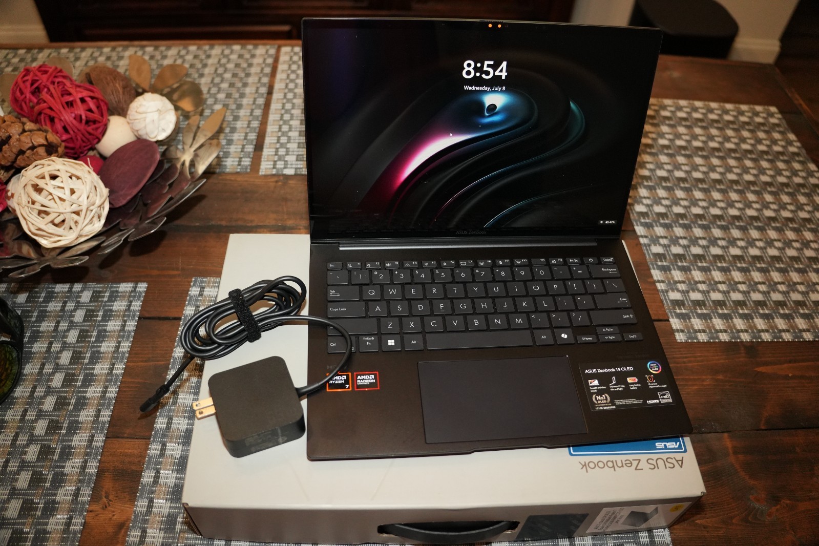 ASUS Zenbook 14″ OLED WUXGA Touchscreen 16 GB RAM AMD Ryzen 7 8840HS