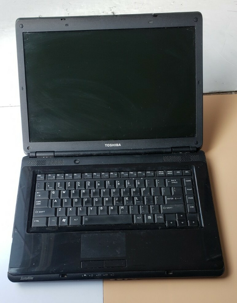 TOSHIBA SATELLITE L305-S5891 Intel Pentium Dual 2GB RAM 160GB HDD LINUX