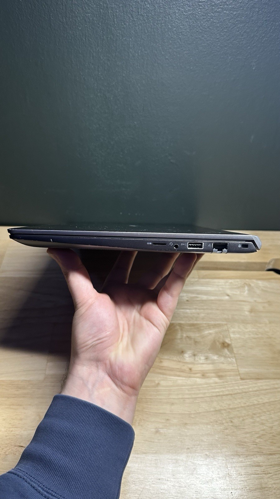 Dell Vostro 5402 14″ i7-1165G7 16GB 512GB CHARGER Included