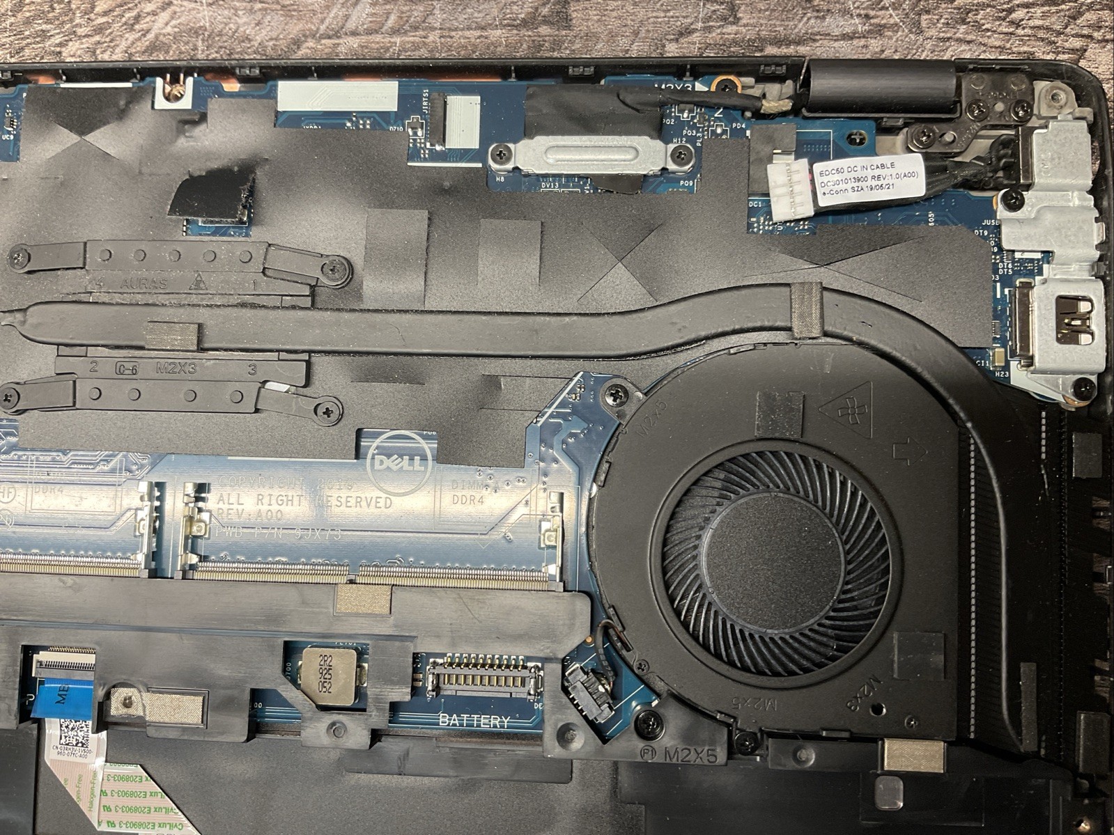 Latitude 5500 / No RAM Laptop Notebook PC / U10