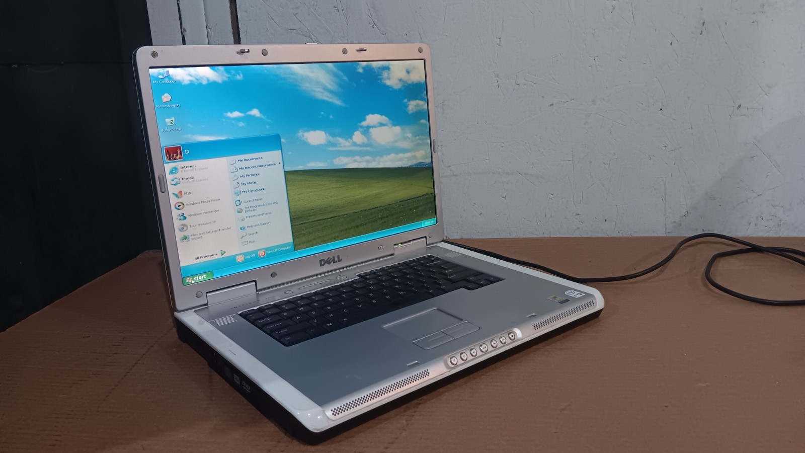 17″ Dell inspiron 9400 Gaming Windows XP Laptop Intel Core Duo 250 GB HD 17″ LCD