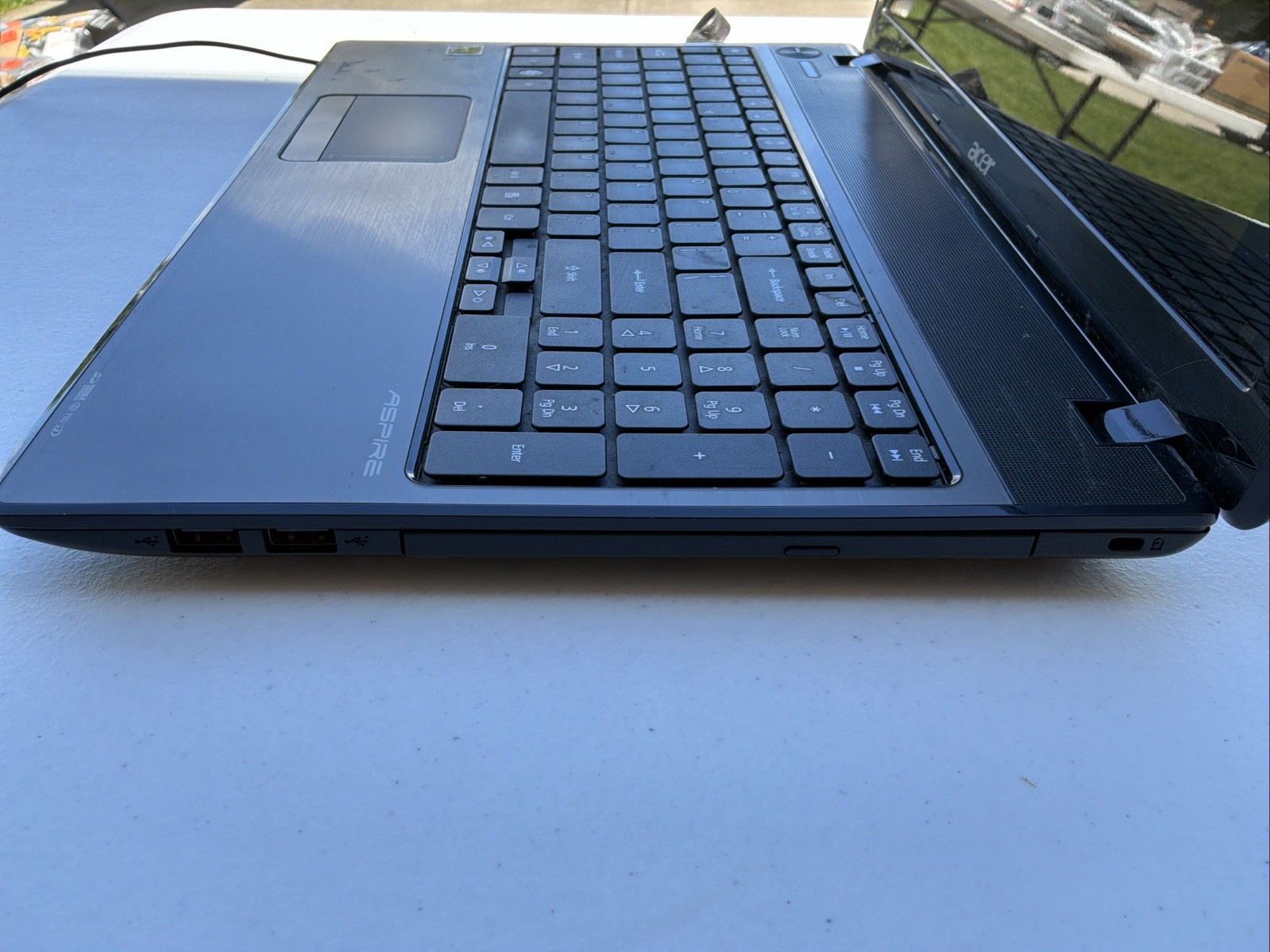Acer Aspire 5251-1005 Win 10, AMD LAPTOP & Power Supply – Tested Working