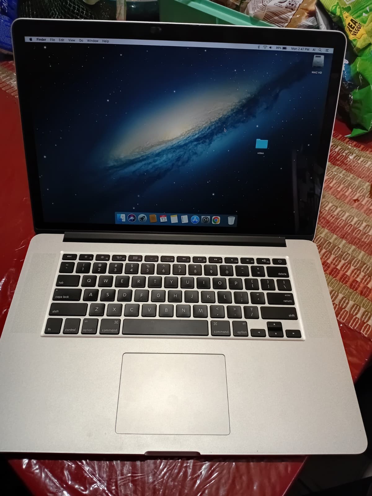 Apple MacBook Pro 13″ 2017 i5 8GB 256GB SSD Retina – Works Great + Charger