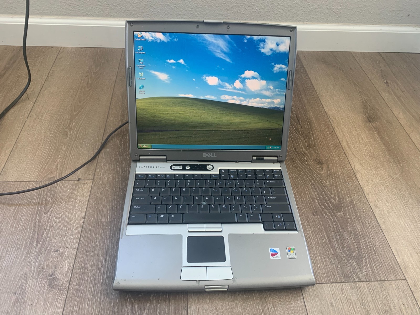 Dell Latitude D610 14″ Intel Pentium M 2.13GHz 1GB RAM 60GB HDD Win XP Pro