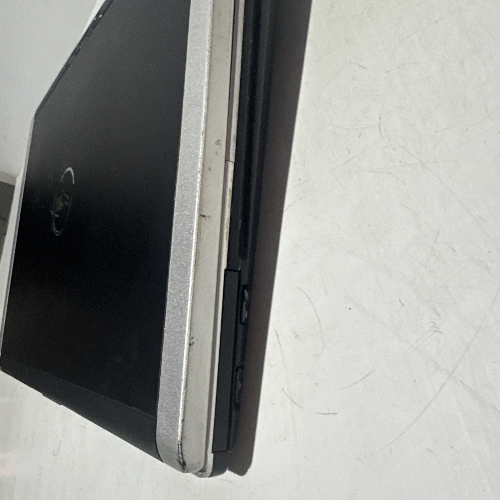 Dell XPS M1330 13″ Laptop Intel Core 2 Duo 3gb Ram No Drives Boots Bios