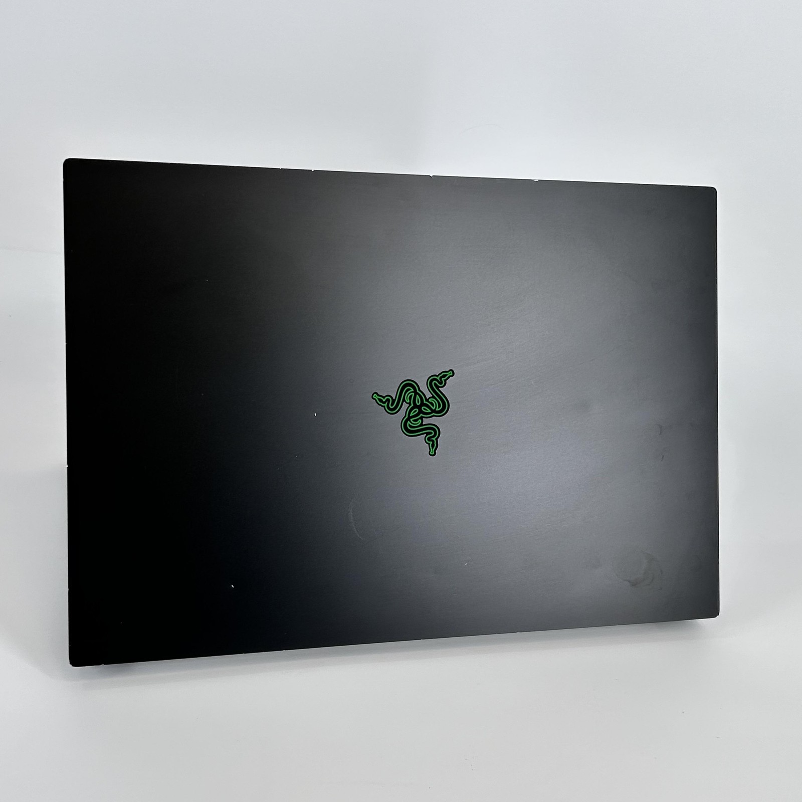 Razer Blade 18 240Hz QHD+ 2.2 GHz i9-13950HX 32GB 1TB/1TB NVIDIA RTX 4090 Good
