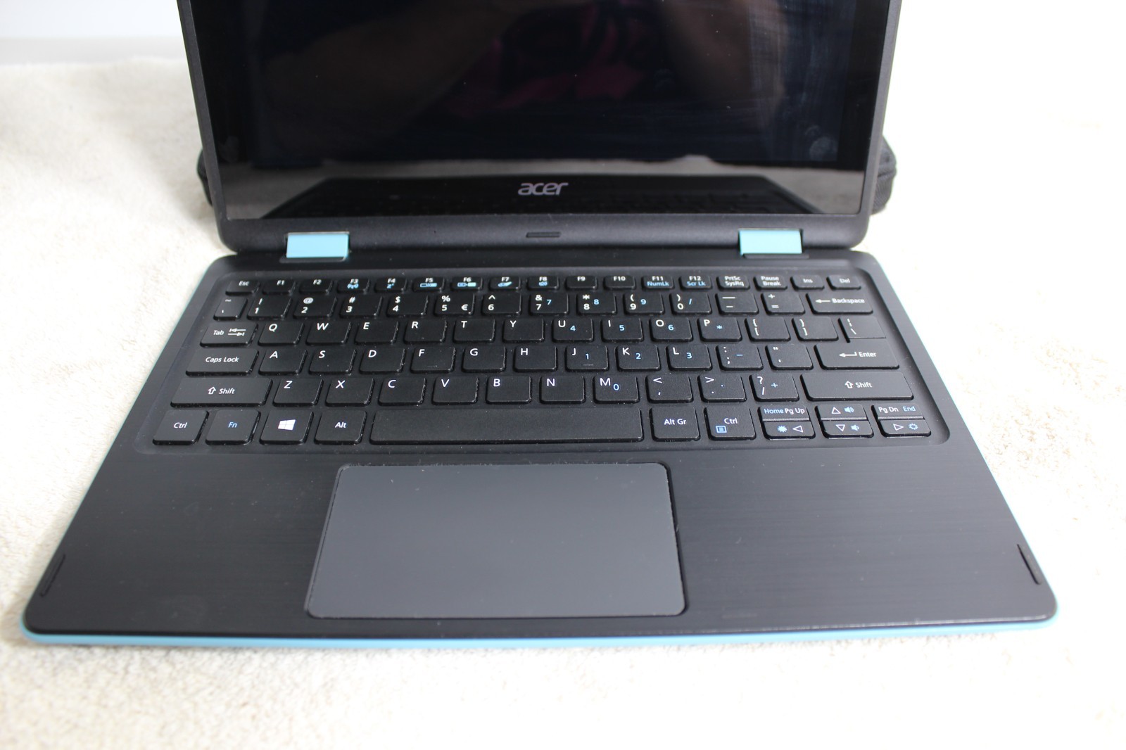 Acer Spin 1 Sp111-31 -4gb mem 32GB SSD Touch Screen/Tablet Bag AC Cord