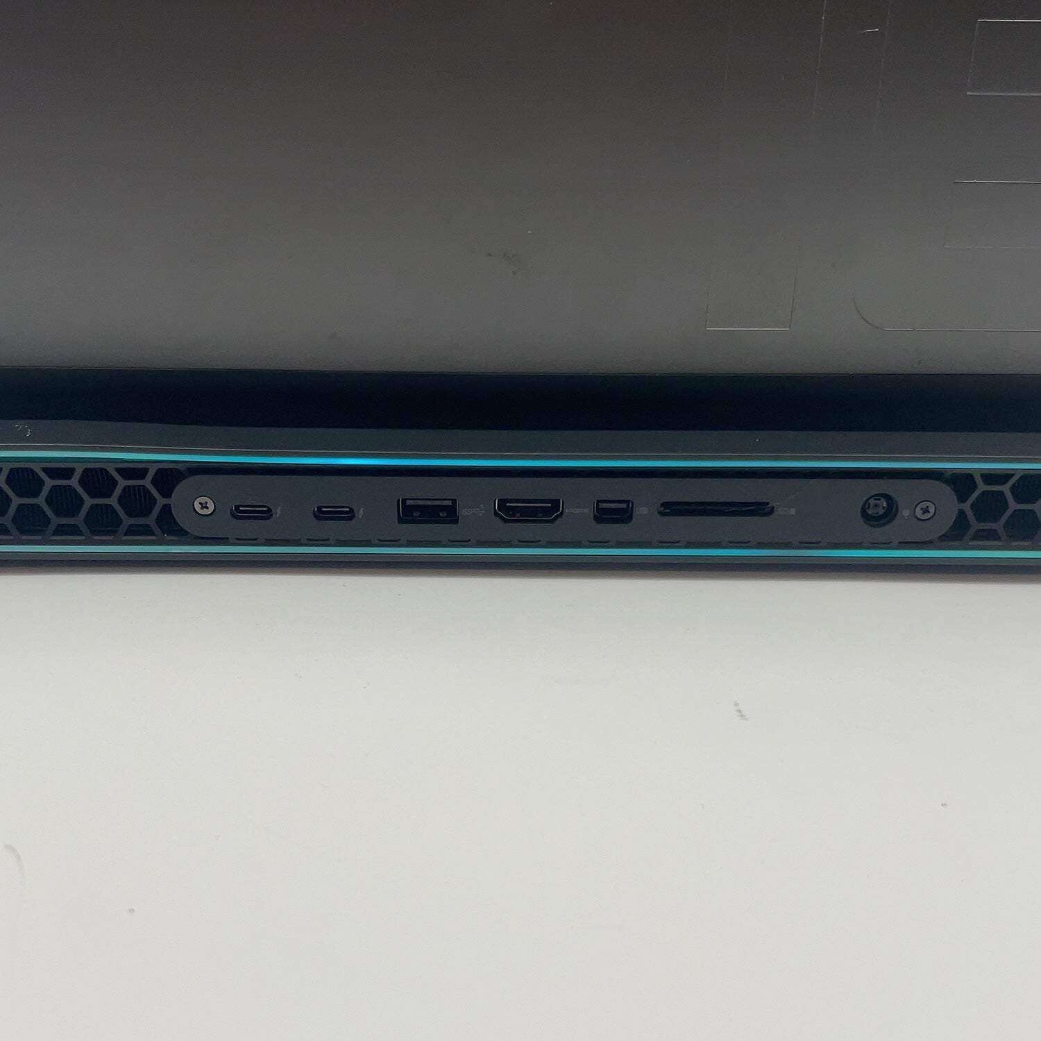 Alienware M18 R2 18″ i9-14900HX 2.2GHz 32GB RAM 4TB SSD GeForce RTX 4080