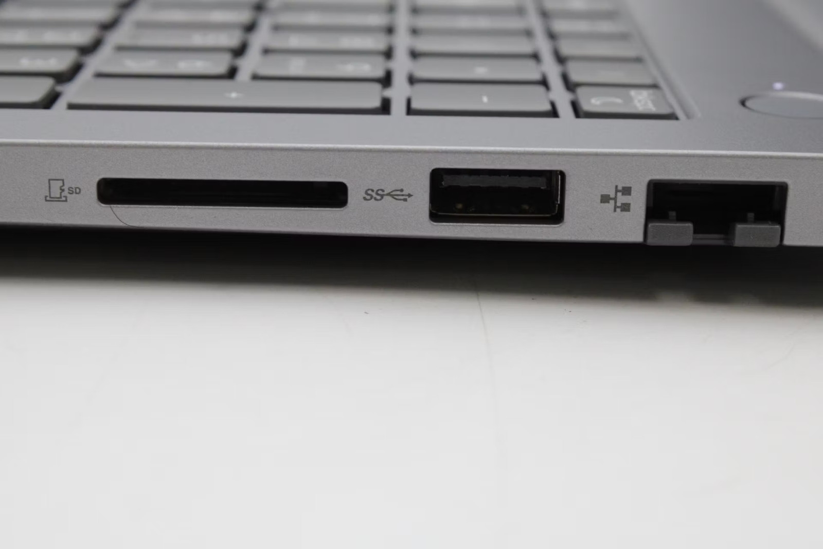 Lenovo ThinkPad 16 G8 IRL 16″ Core 5 210H, 512GB NVMe, 16GB RAM