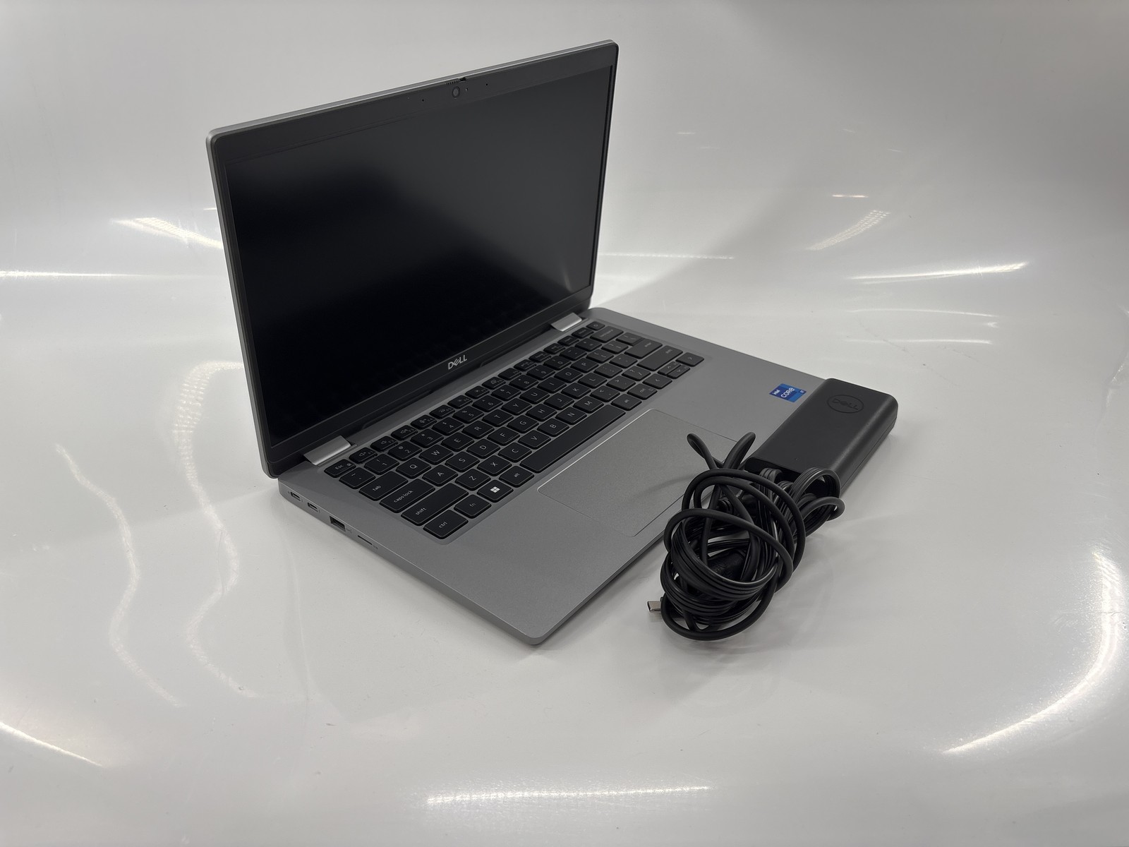 Dell Latitude 5330 Core i7 | 32GB 512GB-SSD | Mint Condition*