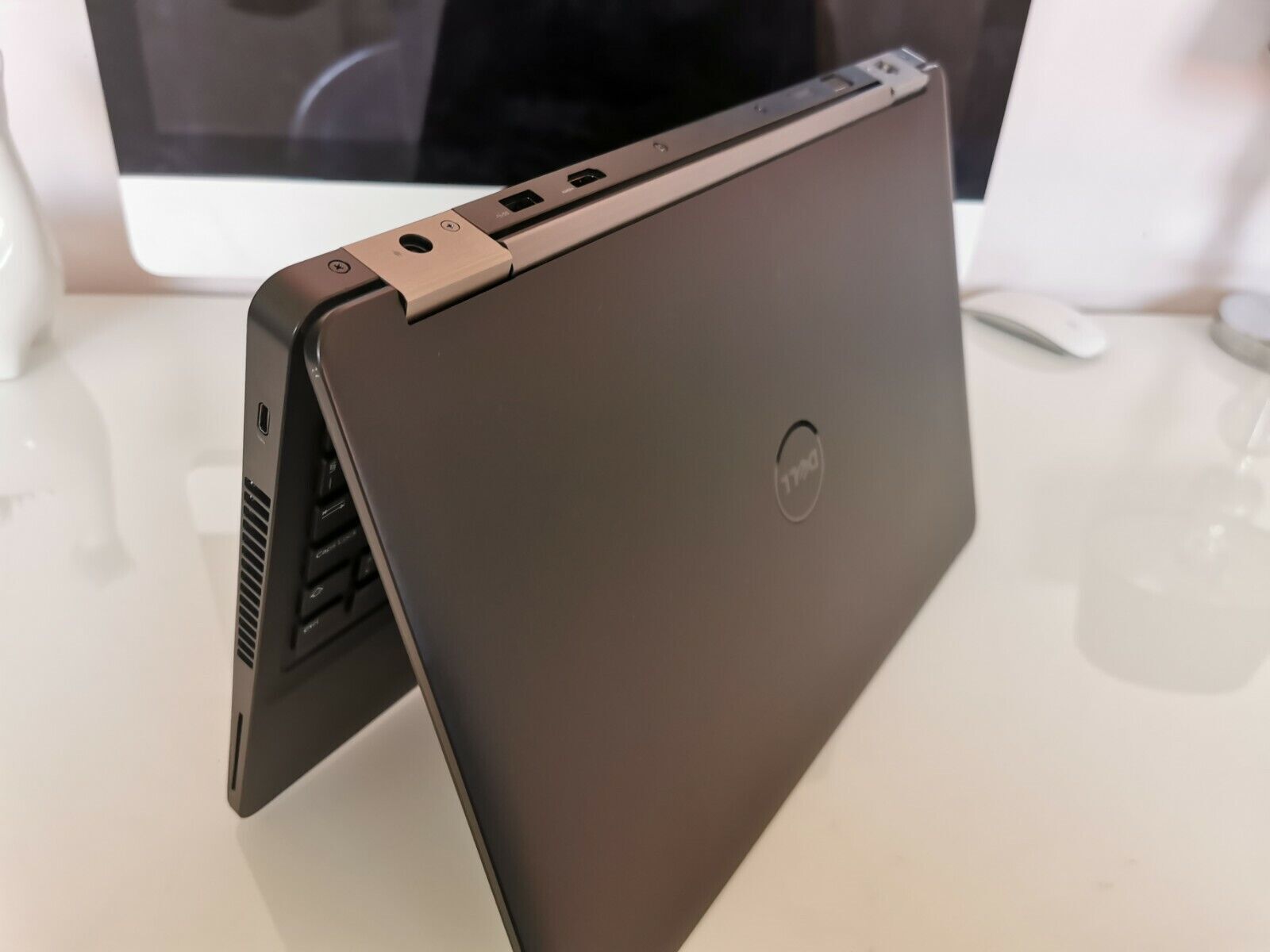 Gaming Dell 3510 i7-6700MQ AMD R9 M360 16GB/256GB SSD CAME 15.6 inch FHD Win 10