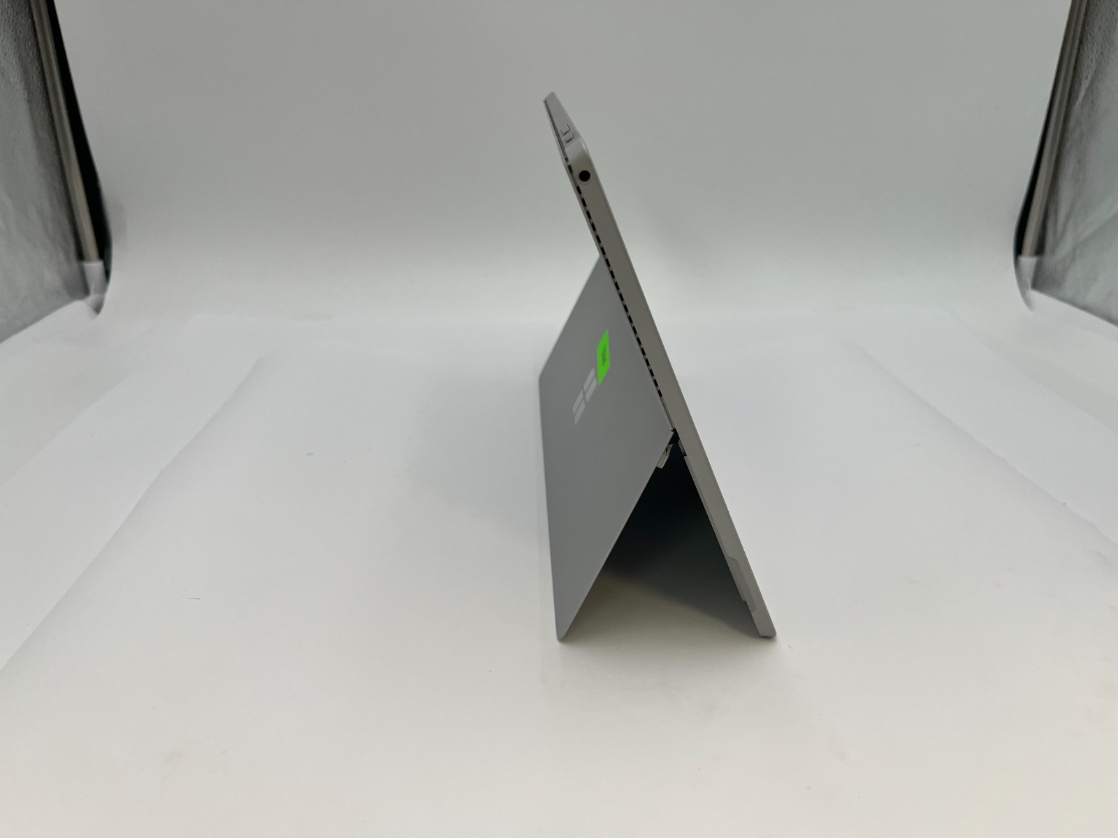 Microsoft Surface Pro 4 1724i5-6300U@2.4 GHZ 4GB RAM 128 GB NVME Win 11 PRO