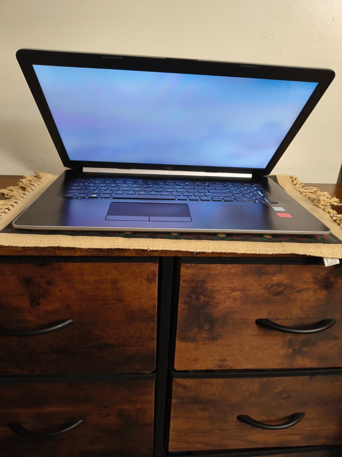 HP 17-by0053cl T/S Core i5-8250u@1.6GHz 12GB 250GB NVMe SSD+1TB HDD Win11Hm BKLT