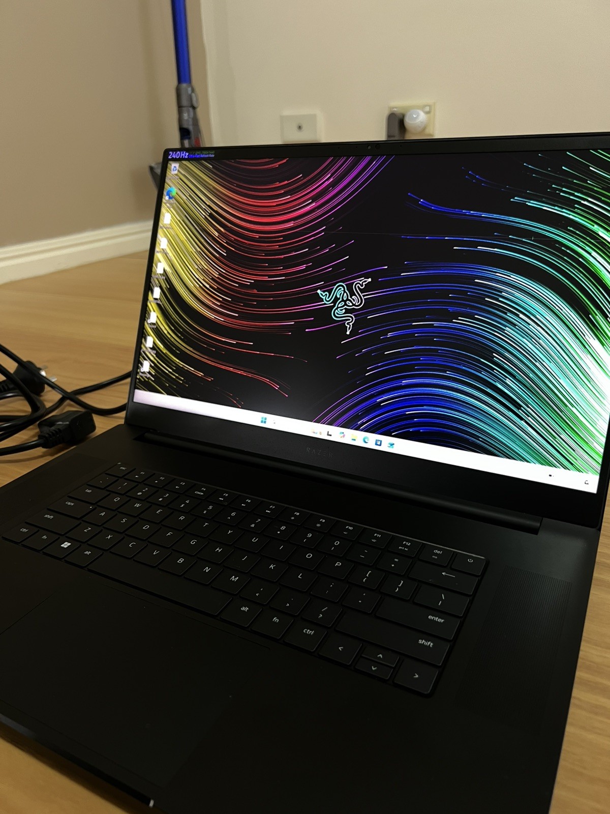 Razer Blade 17 17.3″ 240hz QHD 4K i7-12800H Gaming Laptop (read desc)