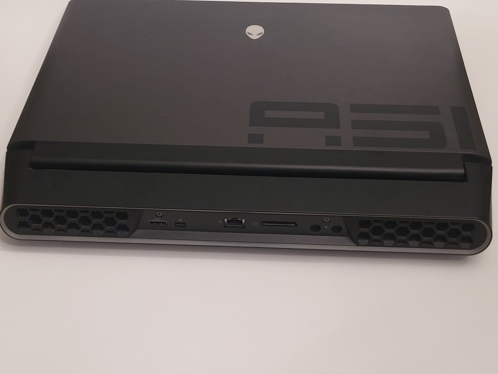 Alienware Area-51m laptop i9-9900 3.1GHz 16GB ram 1TB HDD 500GB SSD RTX 2070