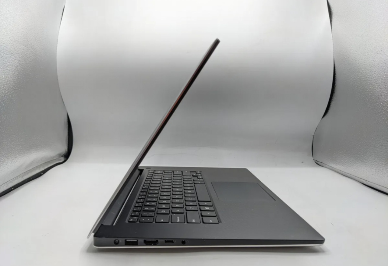 DELL PRECISION 5540 15″ i7 2.6GHz 16GB RAM 256GB *GRADE D*