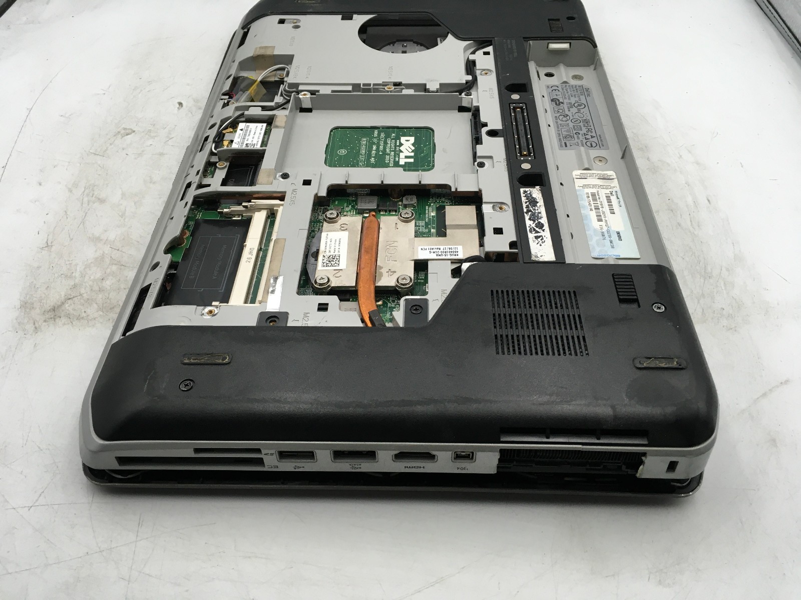 DELL LATITUDE E5520 -FOR PARTS- INTEL CORE I3 5TH GEN – NO RAM -BAD LCD-READ-BB