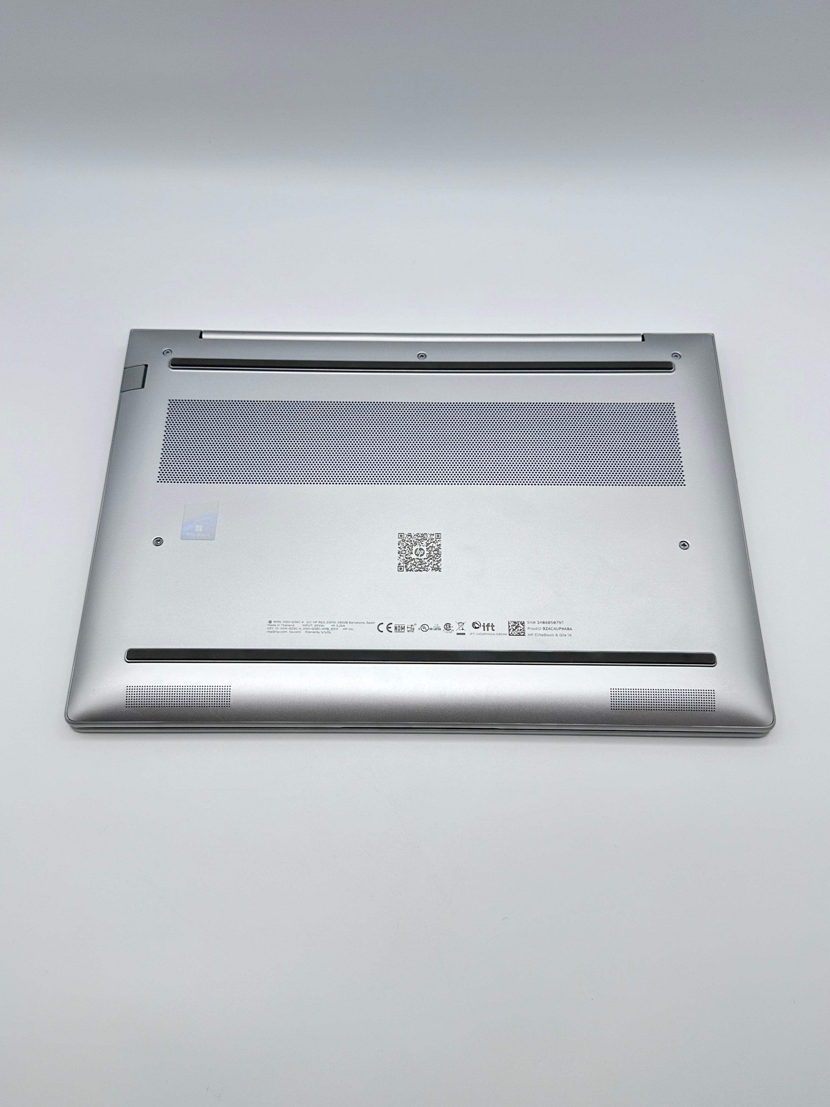 HP EliteBook 6 G1a 14″ Ryzen 5 PRO 230 32GB RAM 256GB SSD Radeon 760M Silver