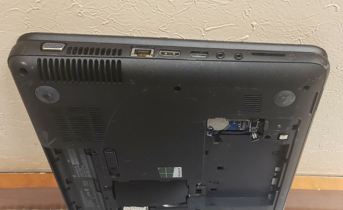 HP 2000 Notebook Intel Core i3-3110M 2GB RAM 0GB HDD FOR PARTS OR REPAIRS