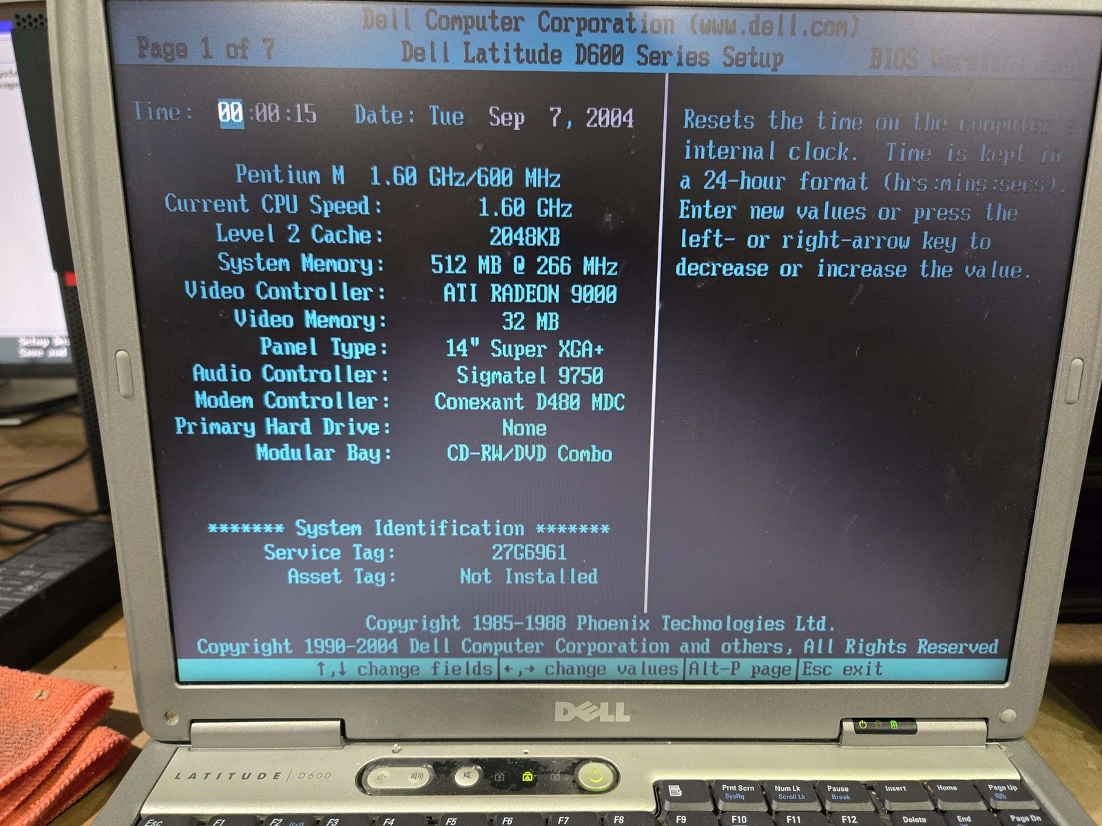 Vintage Dell Latitude D600 Intel Pentium M 1.60GHz 512MB RAM NO HDD/OS