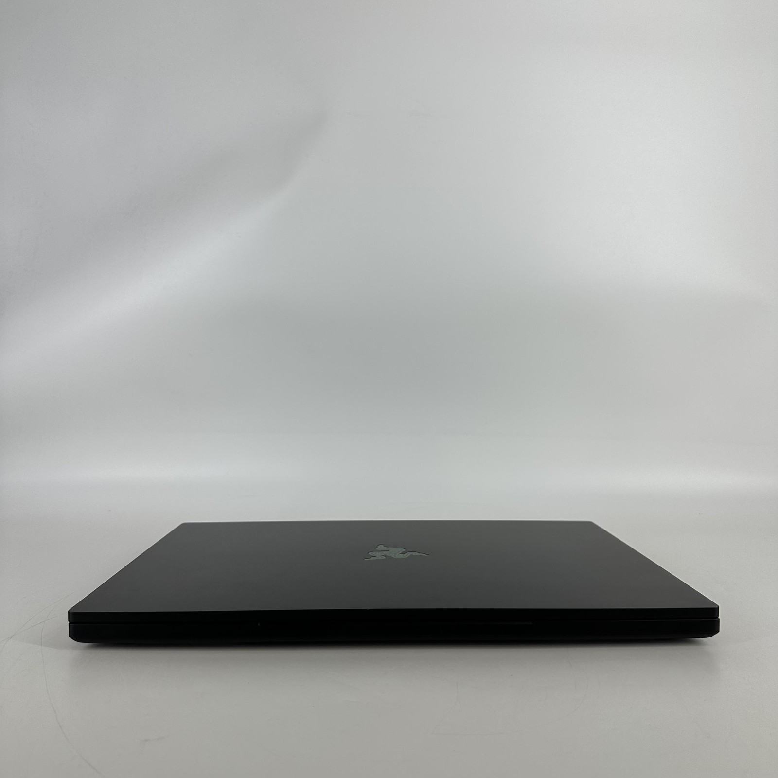 Razer Blade 18 240Hz QHD+ 2.2 GHz i9-14900HX 96GB 2TB/1TB RTX 4080 Excellent