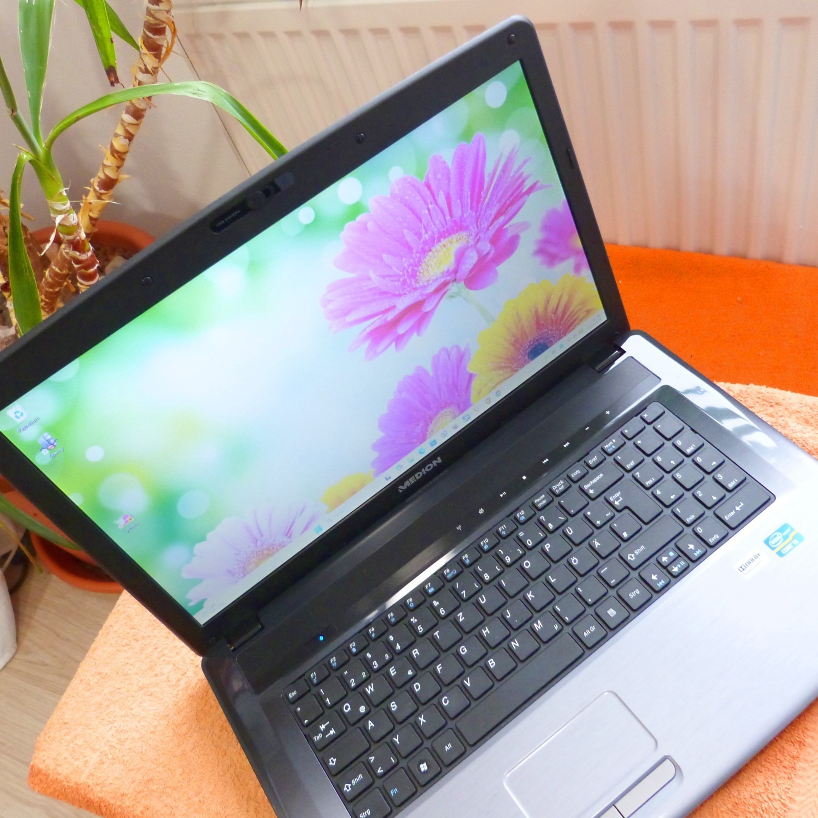 Medion E7222 17 inch HDP DOLBY CINEMA l Windows 11 3x HDD SSD l 12GB RAM…