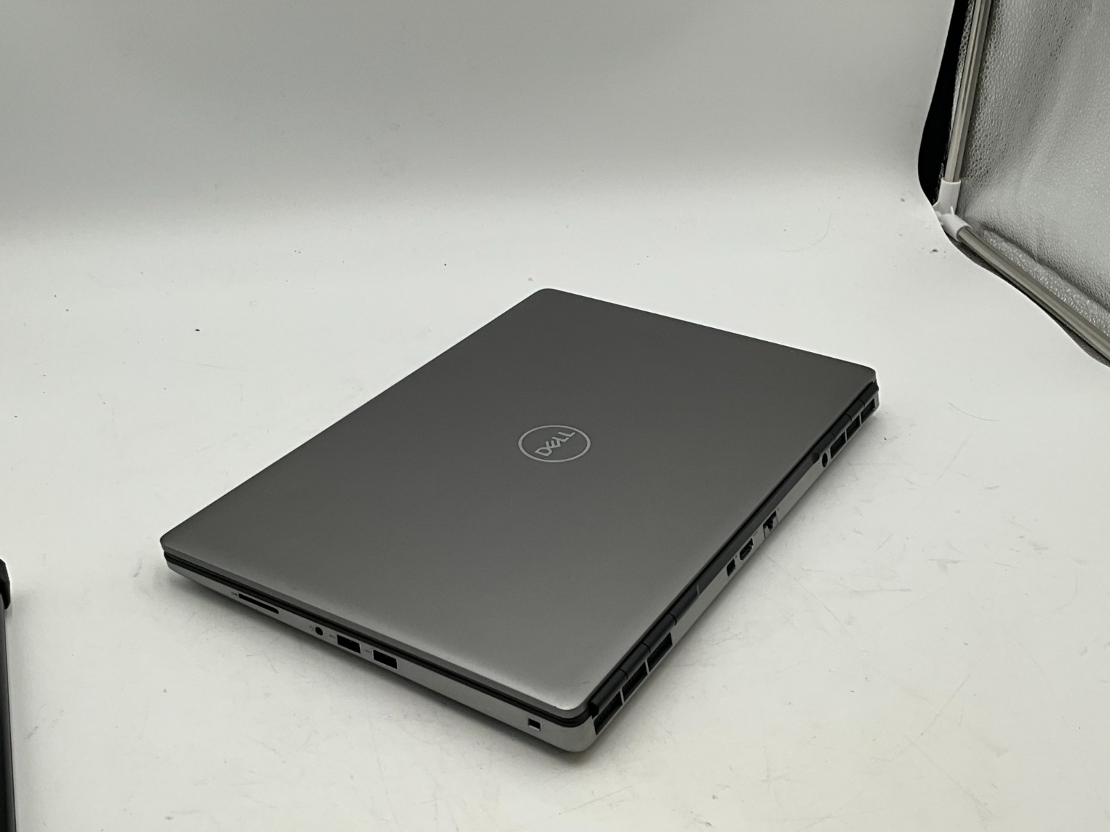 DELL Precision 7560 i7-11850H 2.50 32GB 1tb T1200 15.6″ WIN11 Laptop 5NTF5M3