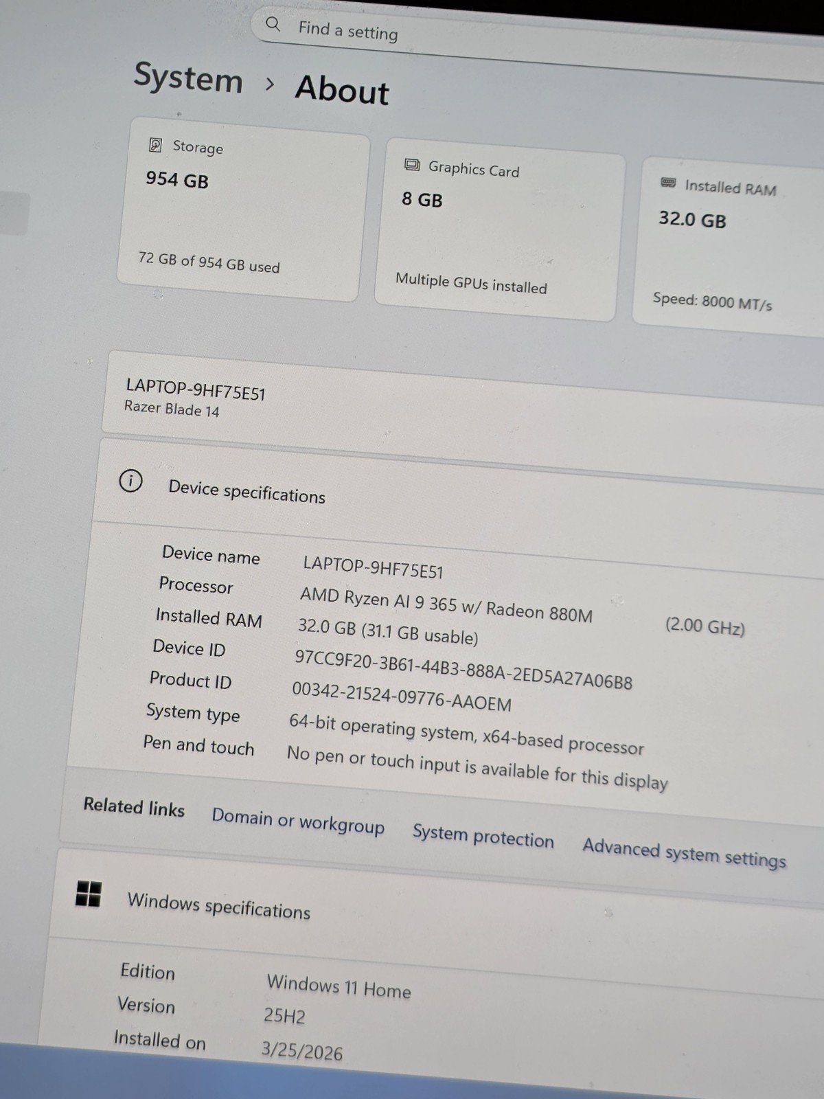 Razer Blade 14 2.8K OLED 120 Hz Ryzen AI 9 365 32GB RAM 1TB SSD NVIDIA RTX 5070!