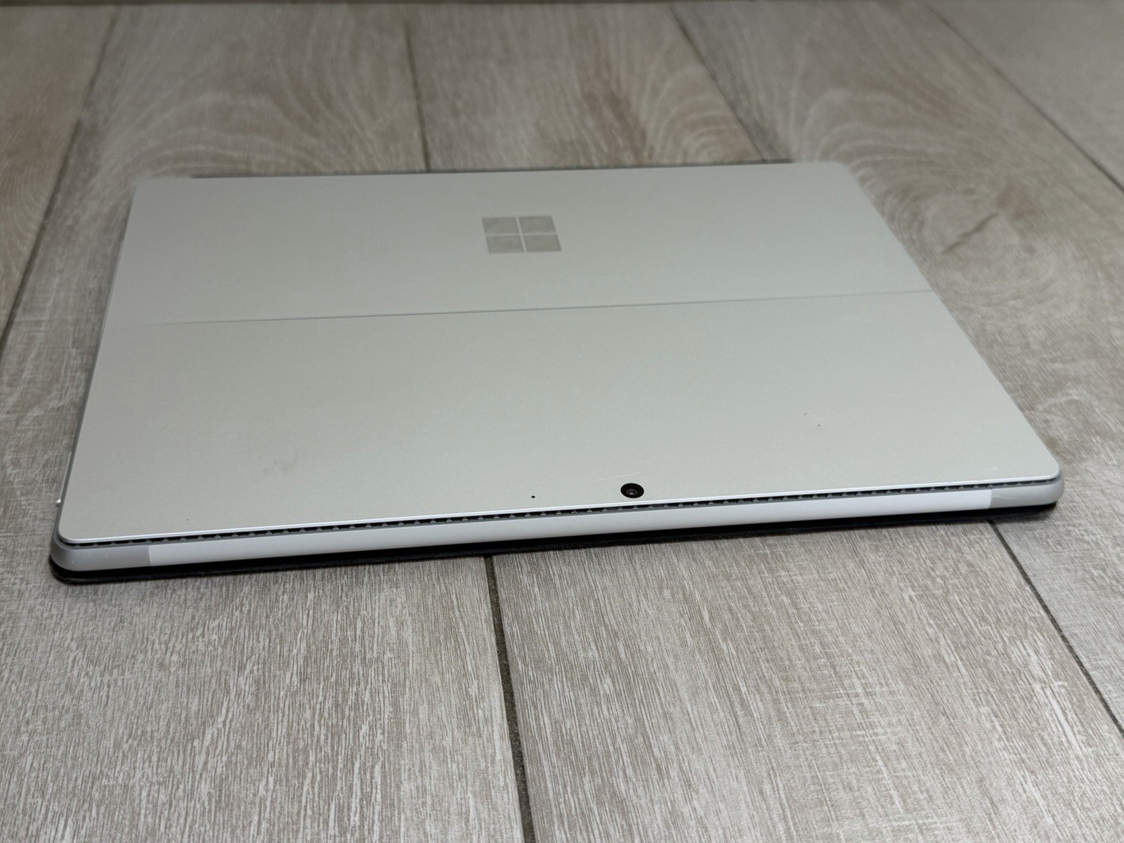 Microsoft Surface Pro 8 13″ Core i5-1135G7 8GB RAM 128GB NVMe SSD 1983 Win-11