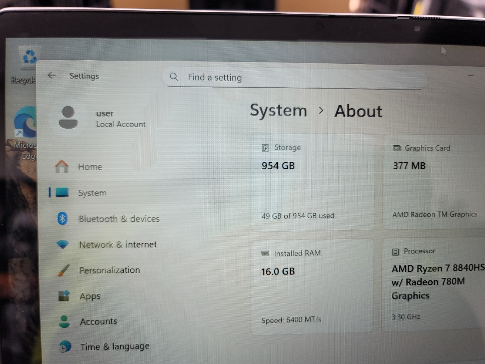 HP Envy x360 Laptop Amd ryzen 7 8840hs w/ radeon 780m graphics 1TB With Charger