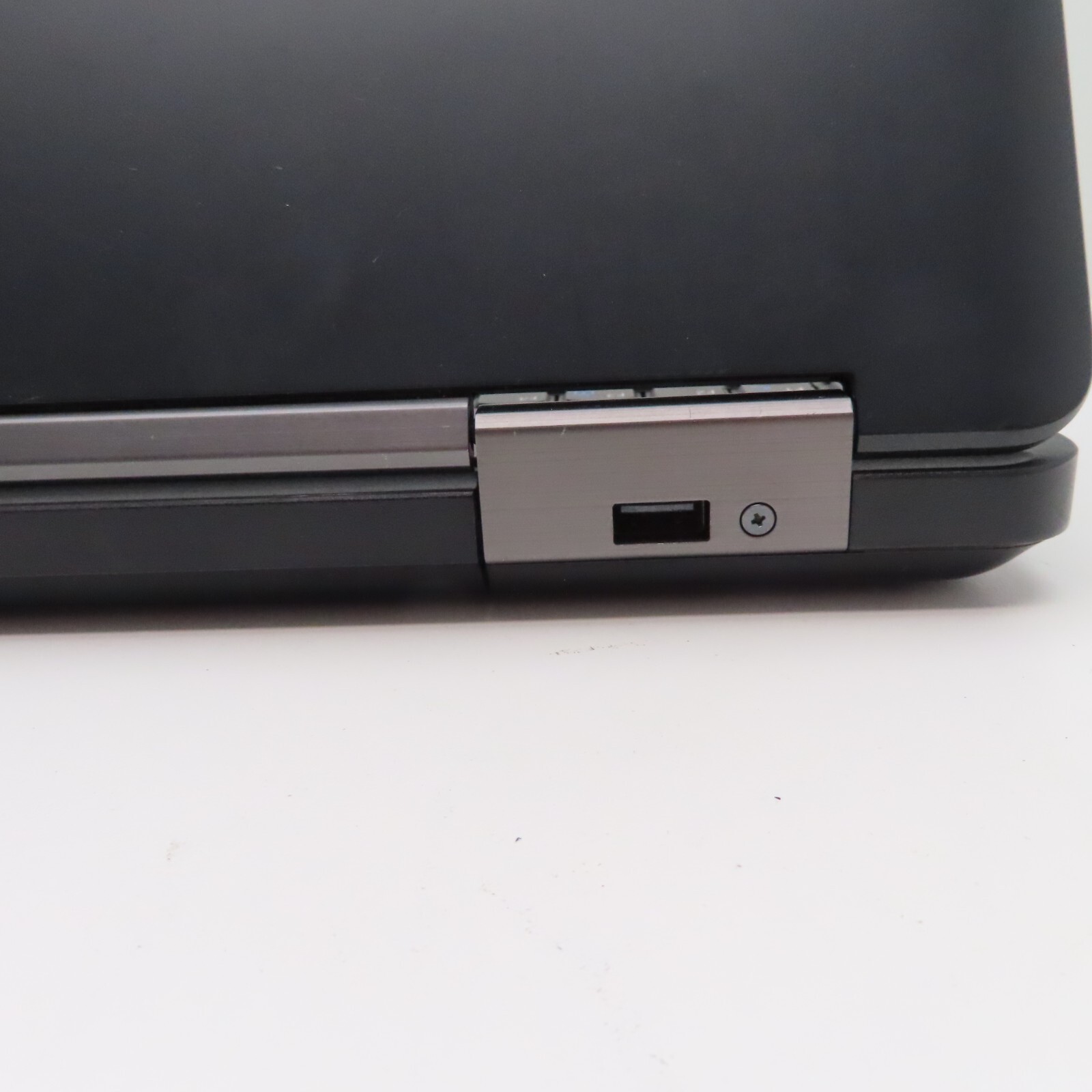 Dell Latitude E5540 Laptop Intel Core i3 1.70GHz 2 Cores 4GB DDR3L SDRAM