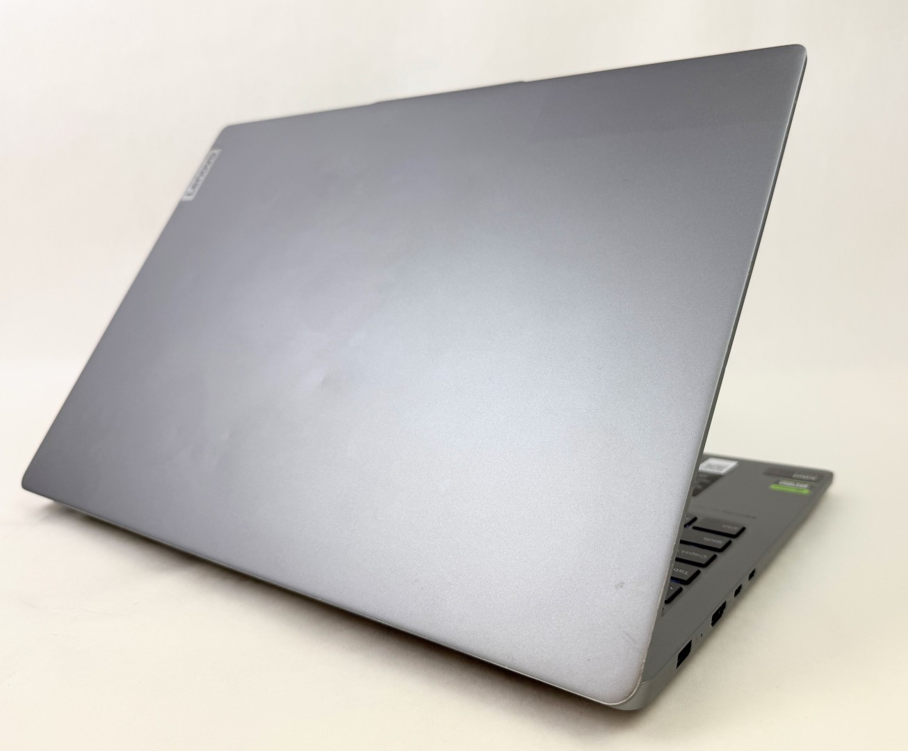 Lenovo IdeaPad Pro 5i 16″ 2048×1280 OLED Touch Ultra 9 185H 32GB 1TB 4050