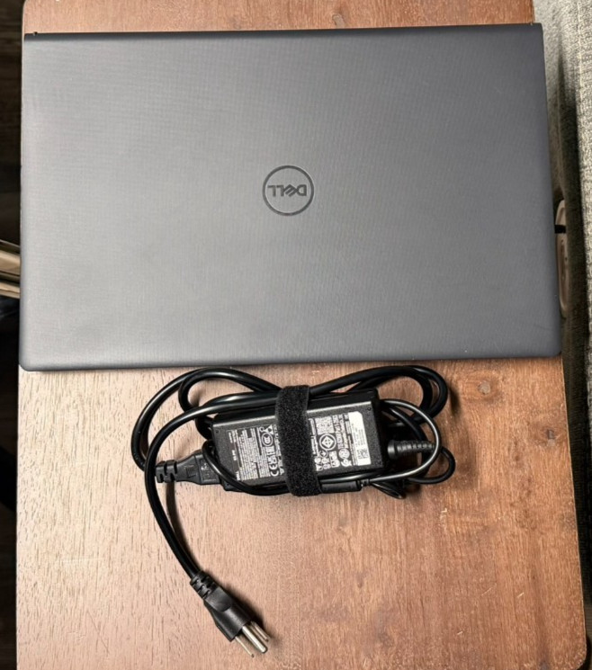 Dell Vostro 15 3520 Laptop i5-1334U 32GB RAM 1TB NVMe Windows 11 Pro w/Charger