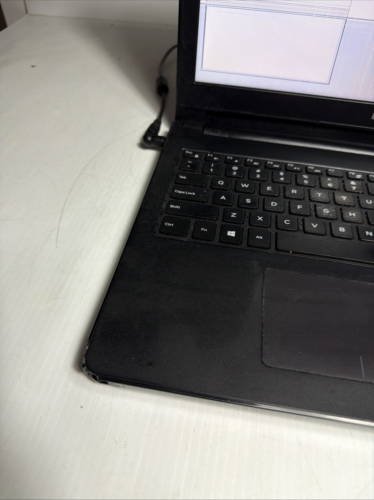 Dell Inspiron 3558 15″ Laptop i3-5015u 4gb Ram No Drives Boots Bios