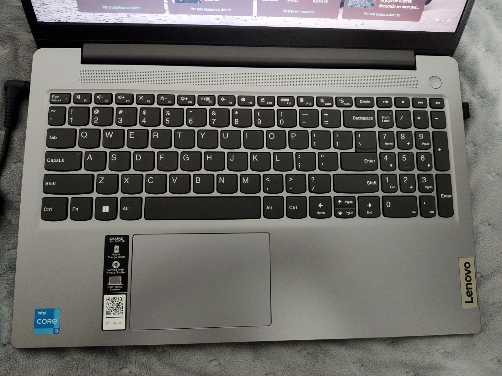 Lenovo IdeaPad Slim 3 15IAN8, 15″ FHD, i3-N305, 8GB RAM, 128GB eMMC, Win 11 Home