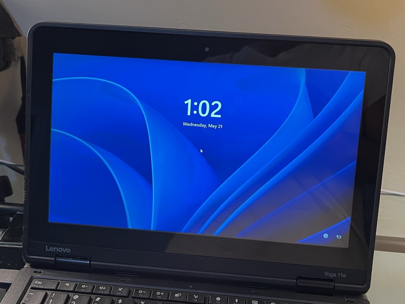 Lenovo Thinkpad Yoga 11e 4th gen core i3 7th gen Windows 11 16gb RAM