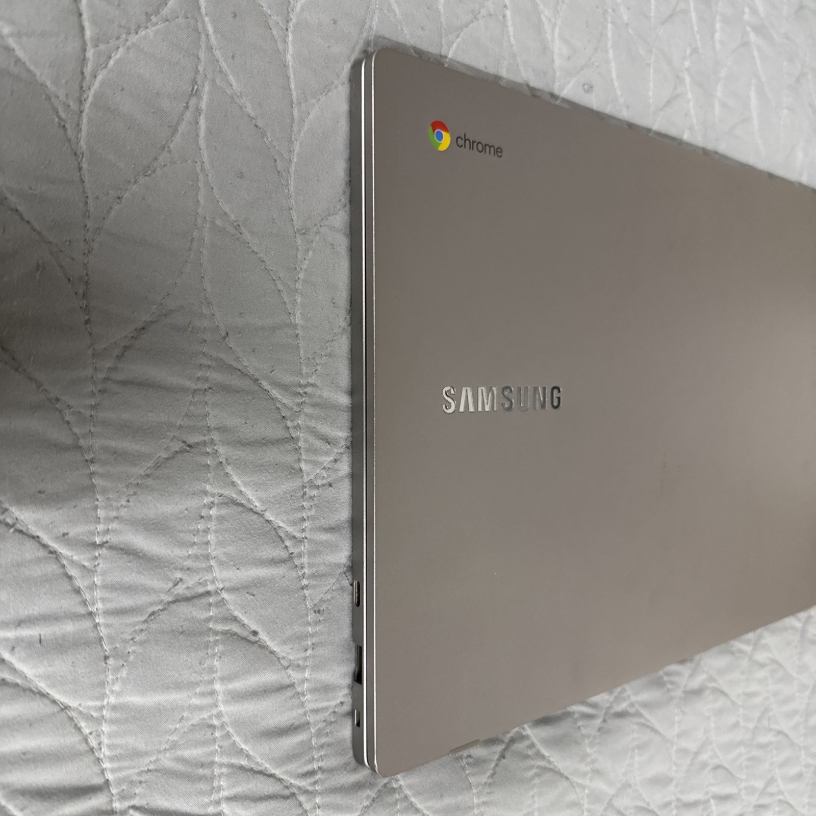 Samsung XE350XBA-K02US Chromebook 4 Plus 15.6″ Celeron N4000 1.1GHz Intel UHD