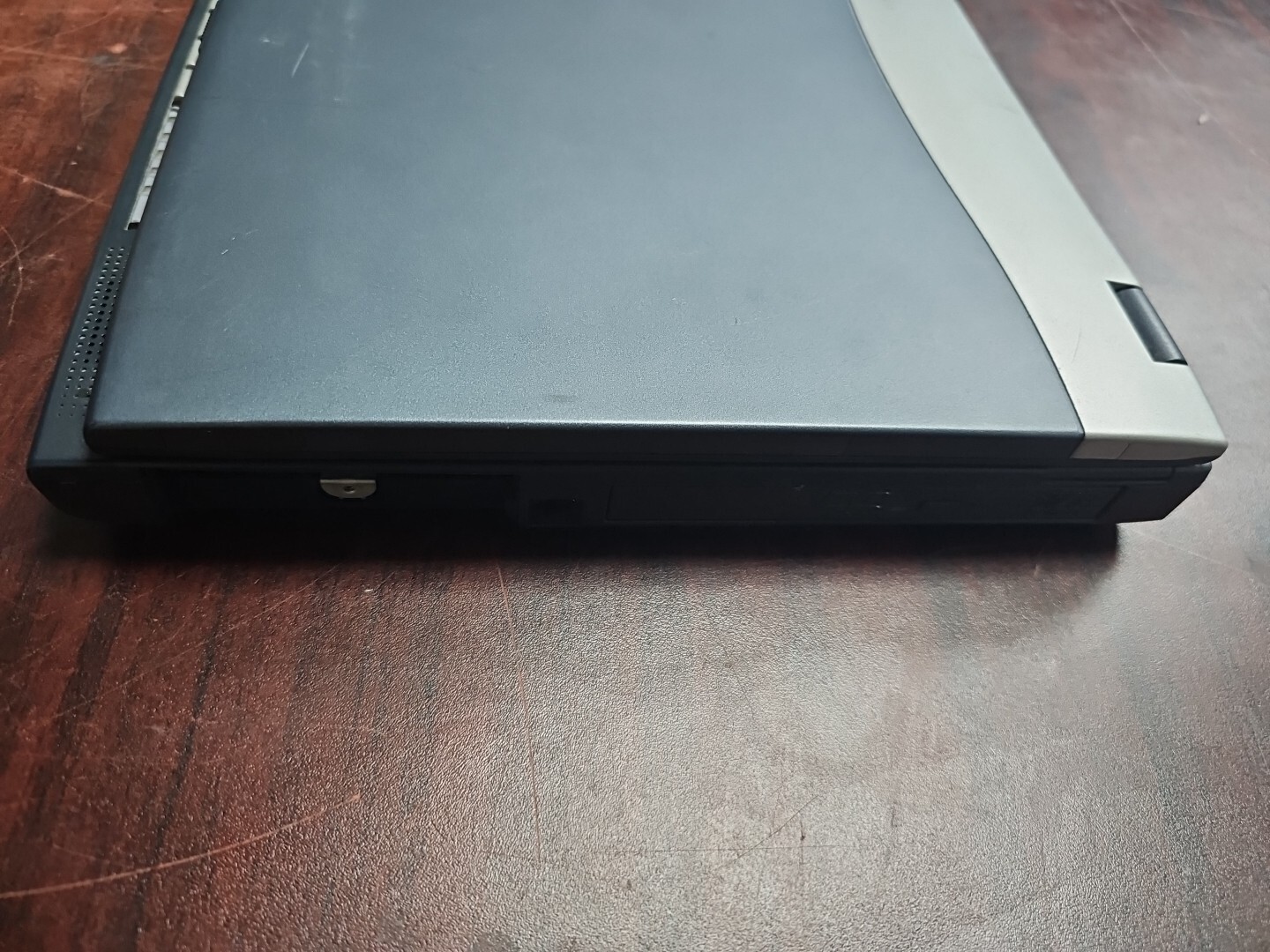 Toshiba Satellite 1800 / Pentium III 256MB RAM No HDD No adapter / * UNTESTED *