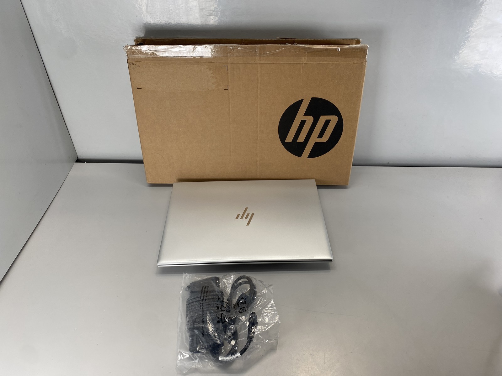 HP Laptop EliteBook 865 16 G11 16″ AMD Ryzen 7 Pro 8840U 512GB – Silver