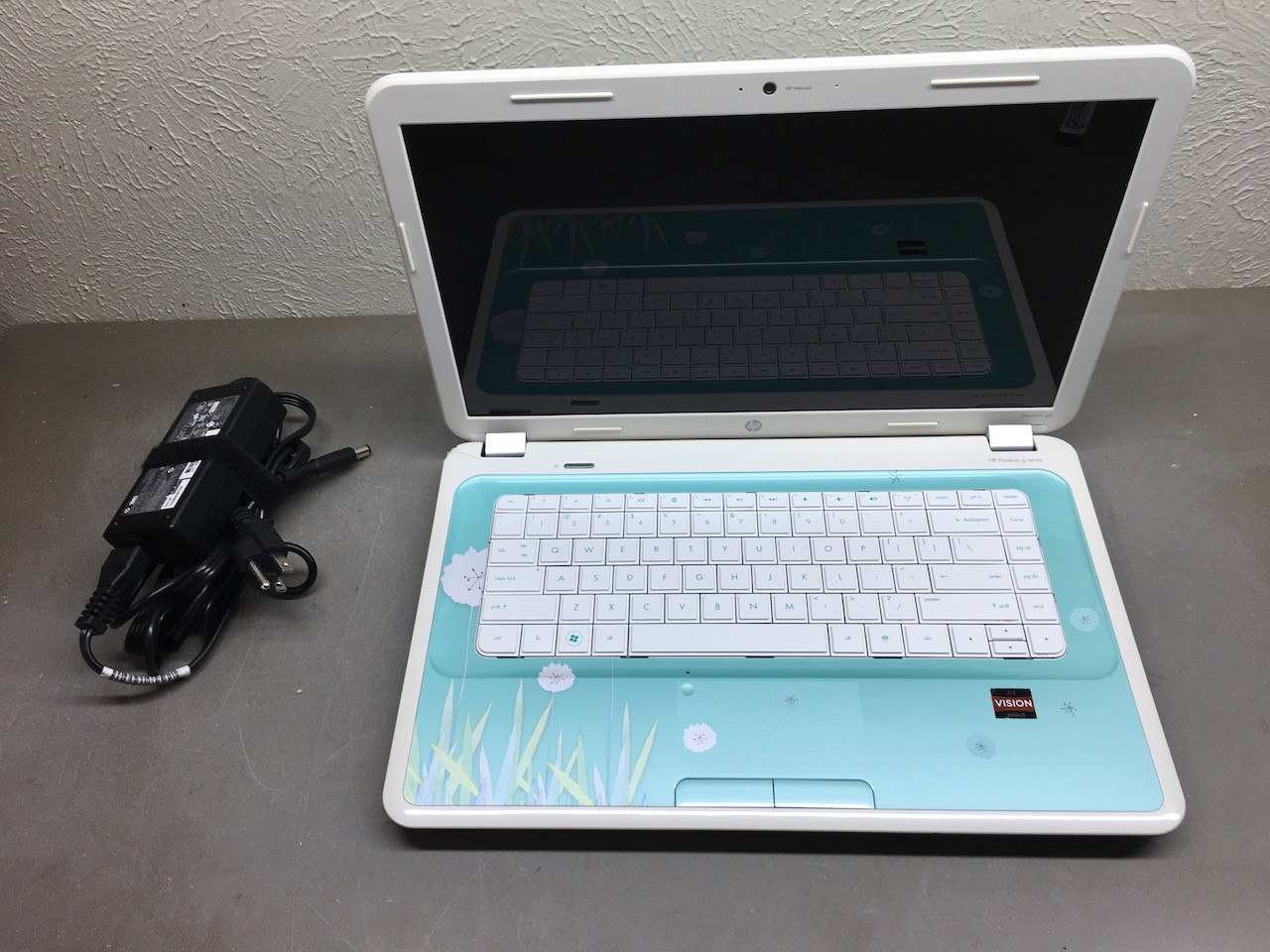 HP Pavilion G6 AMD A4-3300M 1.90GHz 6GB 120GB SSD [ Flowers ] Windows 10
