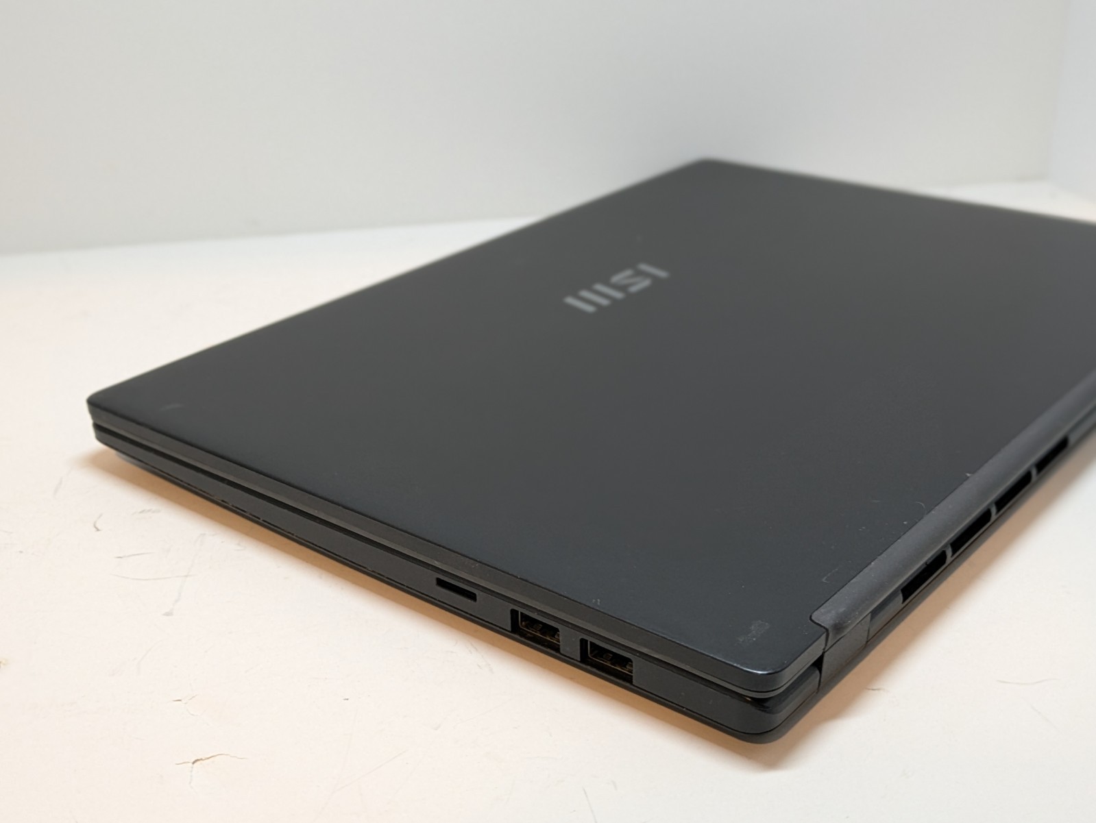 MSI Modern 14 C7M 14″ AMD Ryzen 7 7530U 2.0GHz 16GB RAM 256GB SSD Laptop