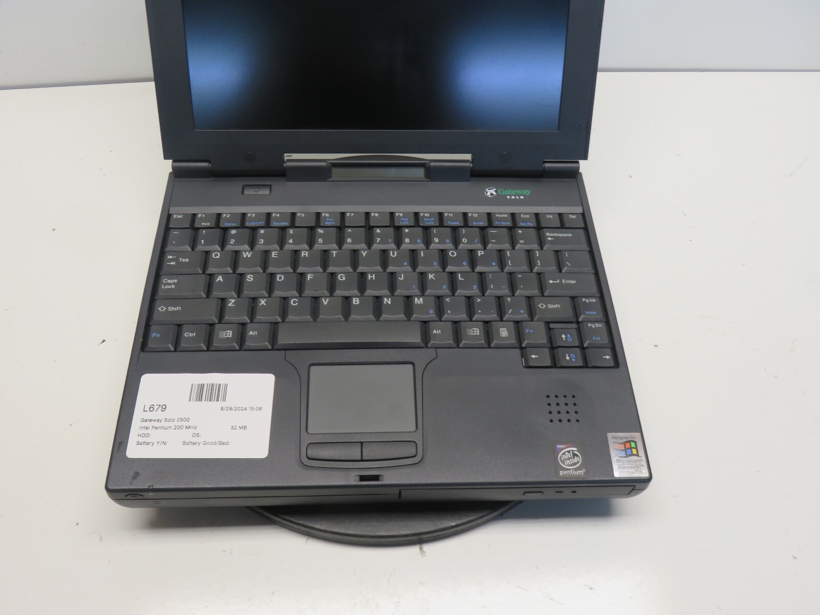 Gateway Solo 2500 Intel Pentium 200 MHz 32 MB NO HDD No Batt