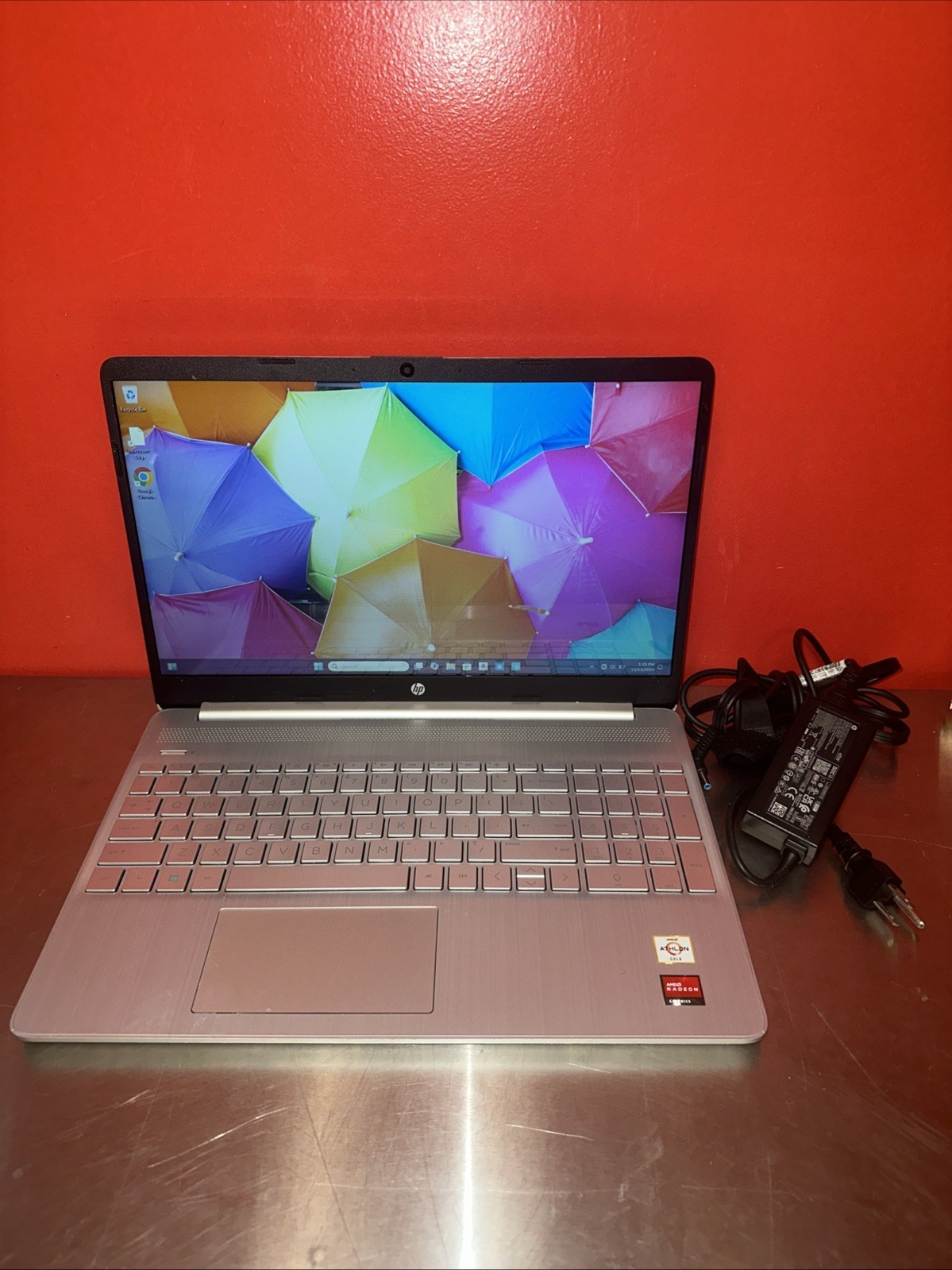HP 15-ef1001ds 15.6″ Laptop AMD Athlon Gold 3150U (2.40 GHz) 8 GB Memory!